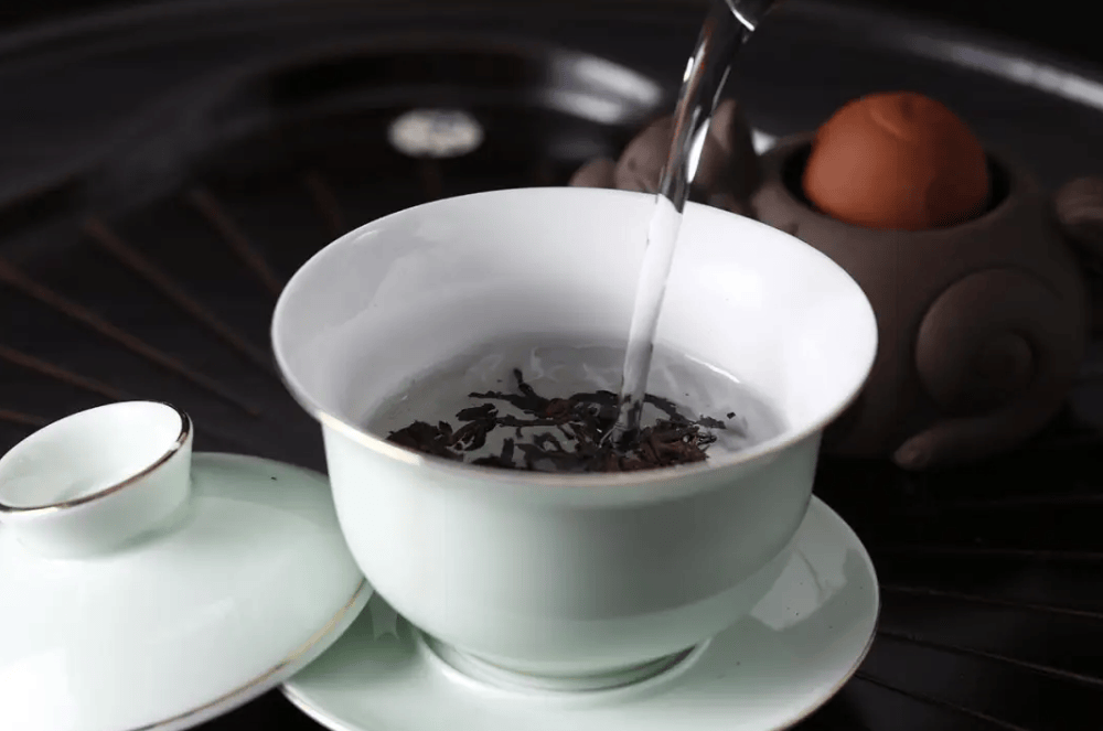 中东有多“老天赏饭吃”？55%石油分布在这，堪称历史魔幻主义