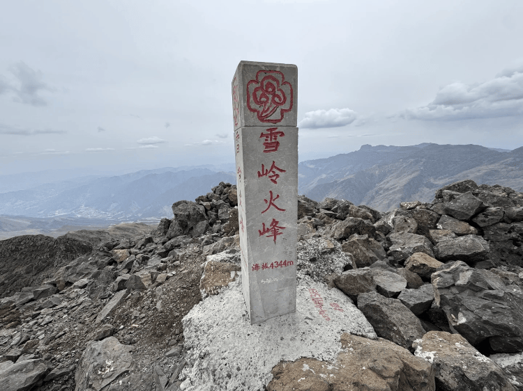 六旬夫妻五一徒步滇中第一高峰“雪岭火峰”，失联妻子遗体已找到