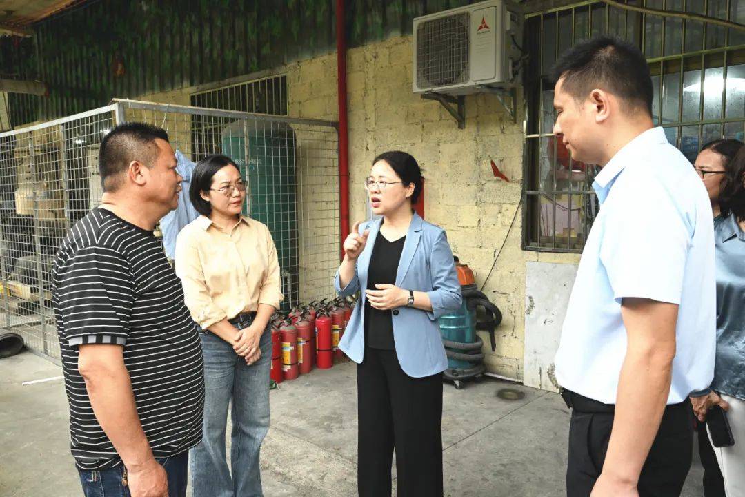 钟畅姿到浦北县督导涉重金属环境安全隐患排查整治及产业项目建设工作